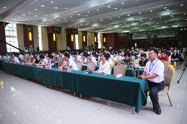 爸媽在線第八屆心博會(huì)暨十周年慶典與家和文化·中國(guó)本土心理劇課題研究啟動(dòng)儀式盛大開(kāi)幕