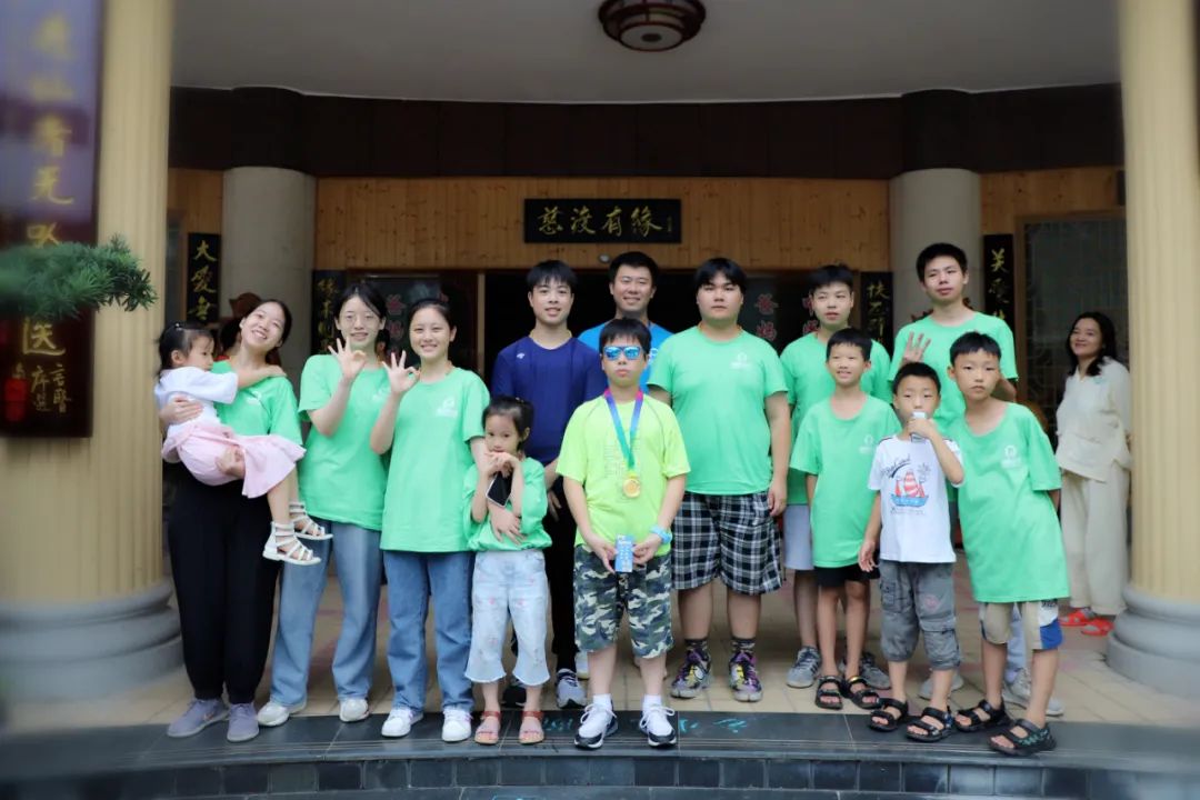 我們是父母實現(xiàn)心愿、寄托希望的神燈嗎?