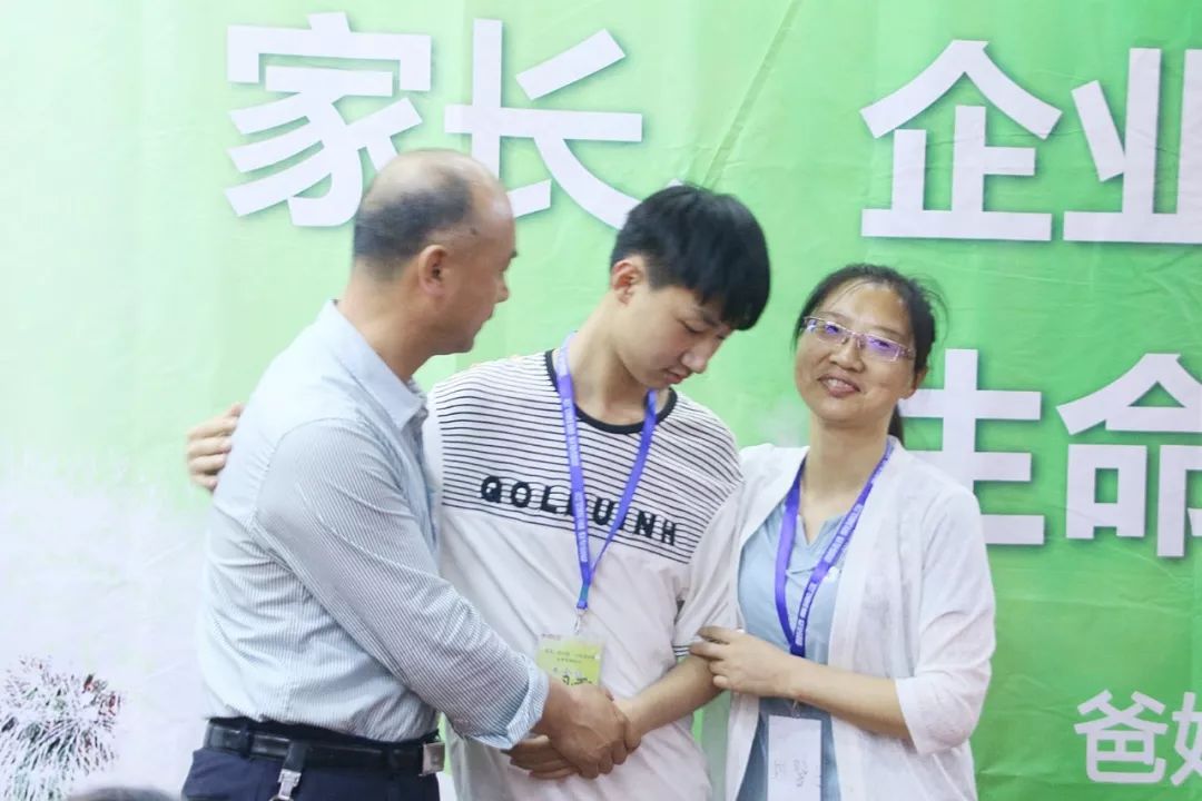 孩子突然不上學(xué)了?是提醒家長要覺醒了! 孩子突然不上學(xué)了?是提醒家長要覺醒了!