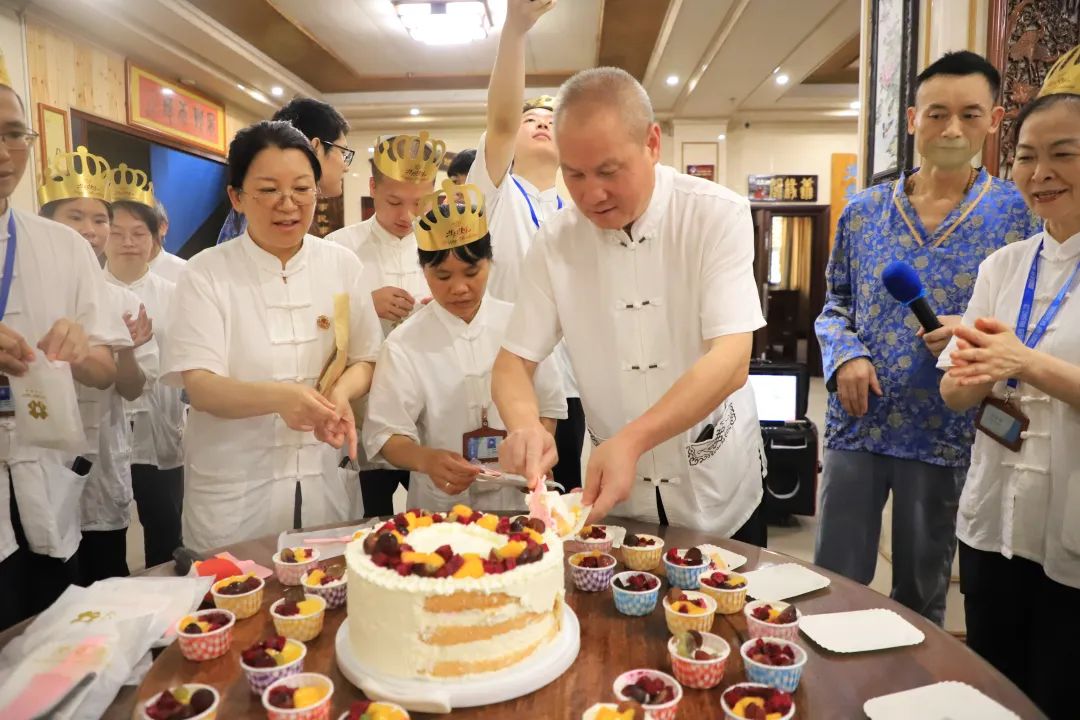 爸媽在線是咱的家——爸媽在線家人康養(yǎng)基地舉辦溫馨員工集體生日會(huì) 爸媽在線是咱的家——爸媽在線家人康養(yǎng)基地舉辦溫馨員工集體生日會(huì)